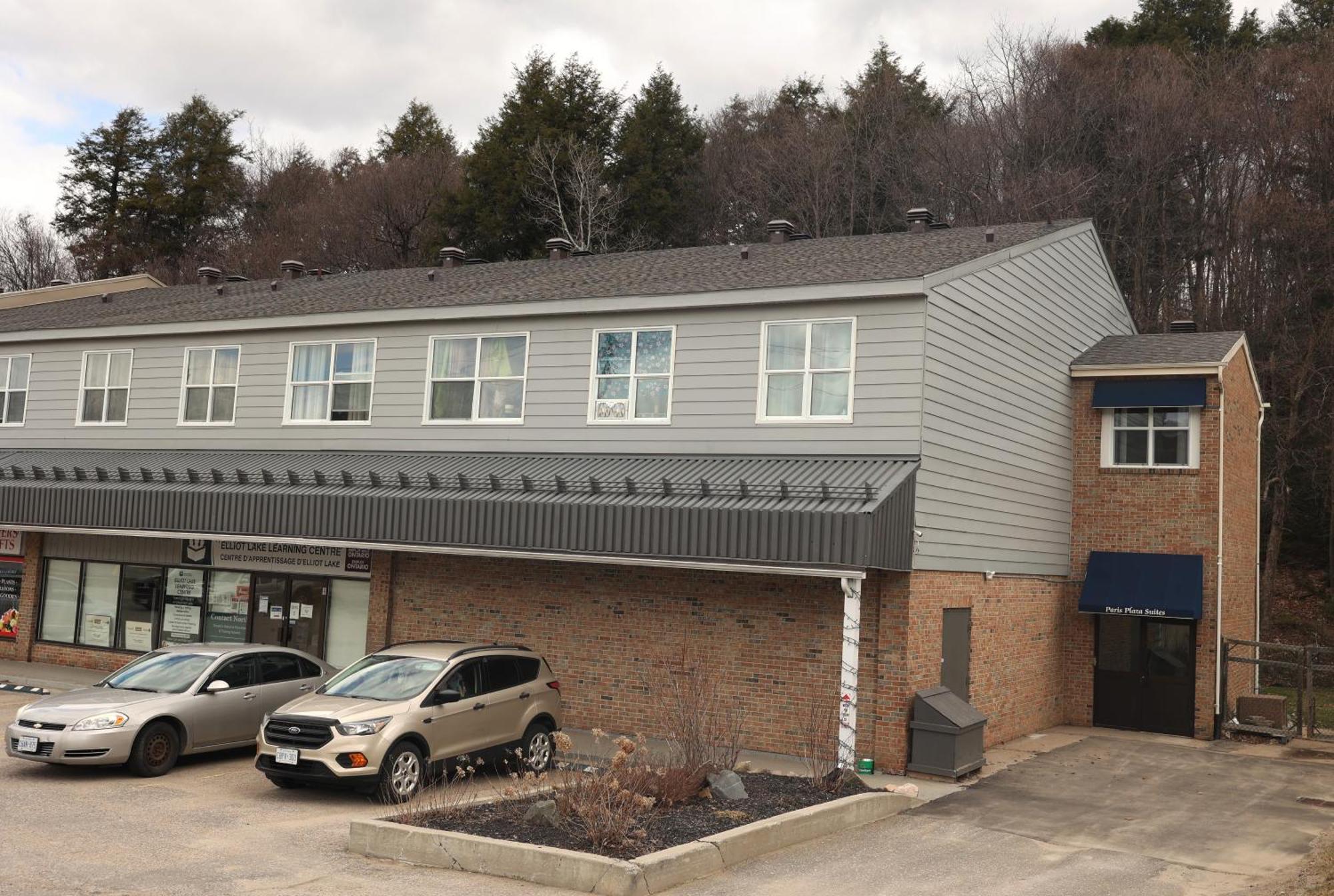 Paris Plaza Appartement Elliot Lake Buitenkant foto