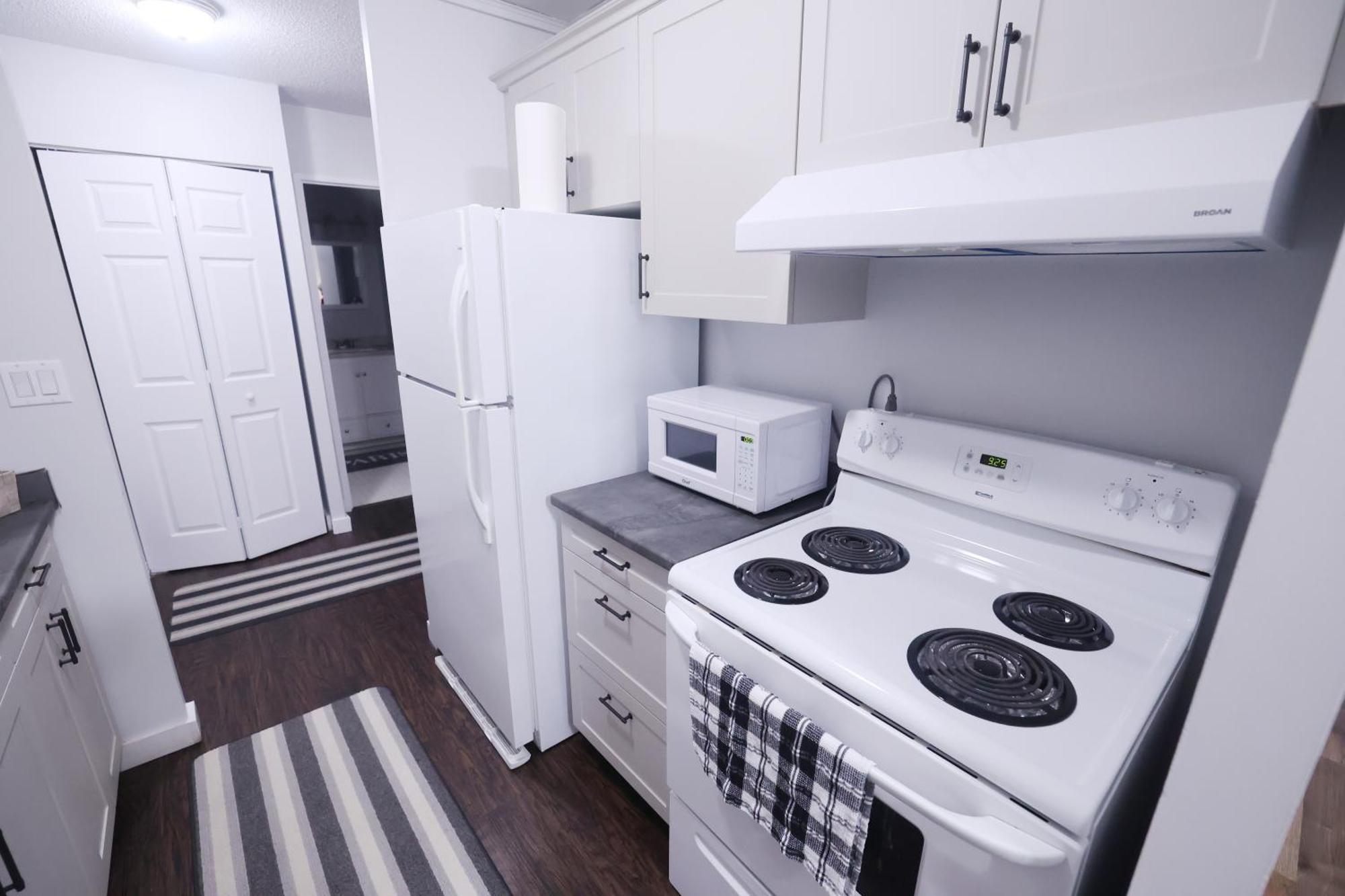 Paris Plaza Appartement Elliot Lake Buitenkant foto