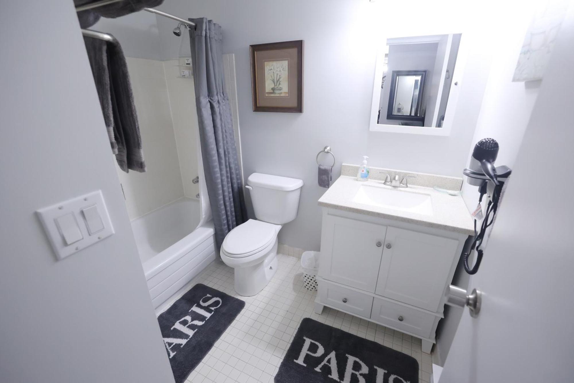 Paris Plaza Appartement Elliot Lake Buitenkant foto